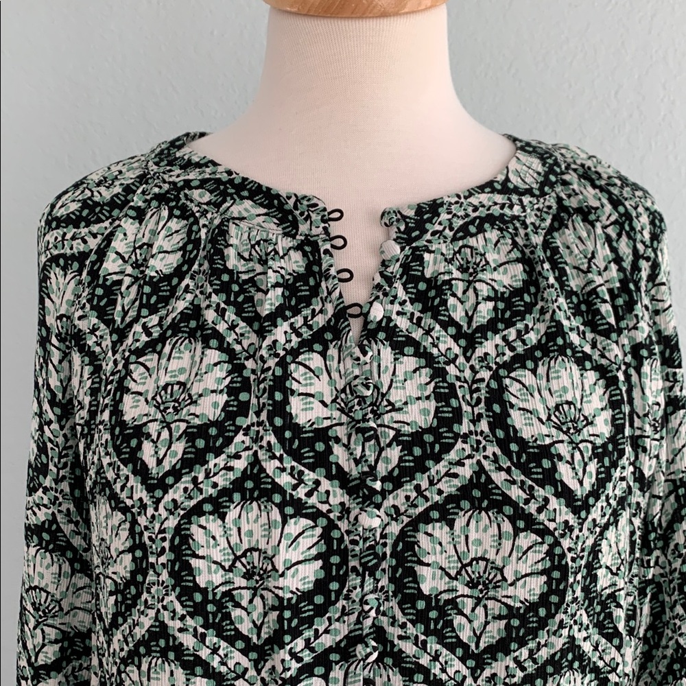 White House Black Market Crinkle Blouse - Picture 6 of 15